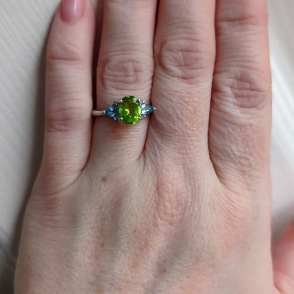 White Gold Peridot and Blue Topaz Ring size 7 - Picture 1 of 4